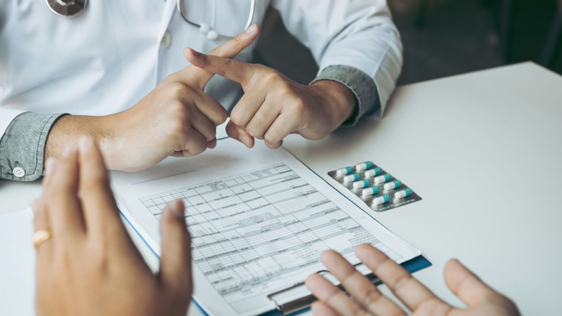 Phát hiện sớm giúp bác sĩ cân nhắc sử dụng thuốc điều hòa miễn dịch hoặc thuốc sinh học