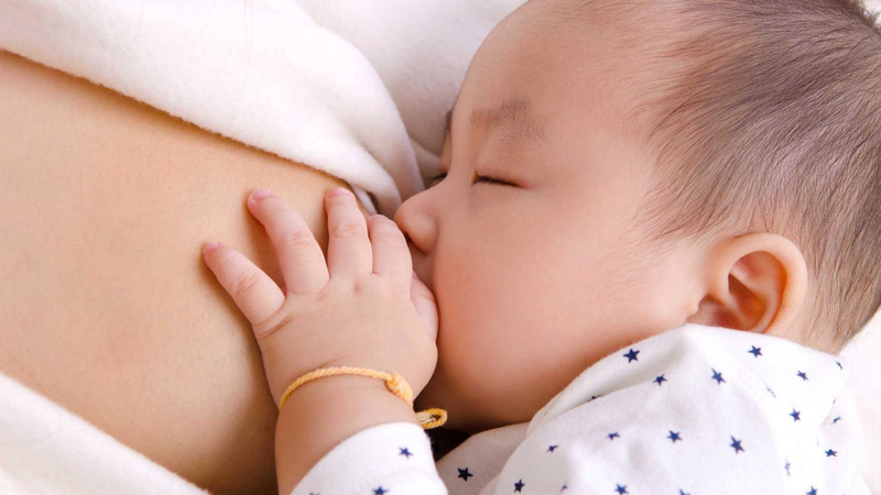 Áp xe vú là gì? Bị áp xe vú có cho con bú được không? 1