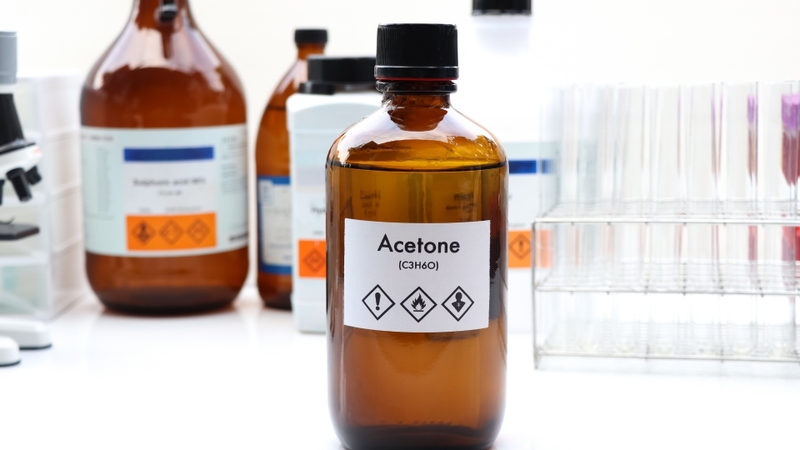 Aceton có một số điểm tương đồng với cồn