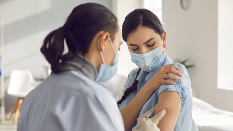 thuốc azithromycin kết hợp với kháng sinh nào 4