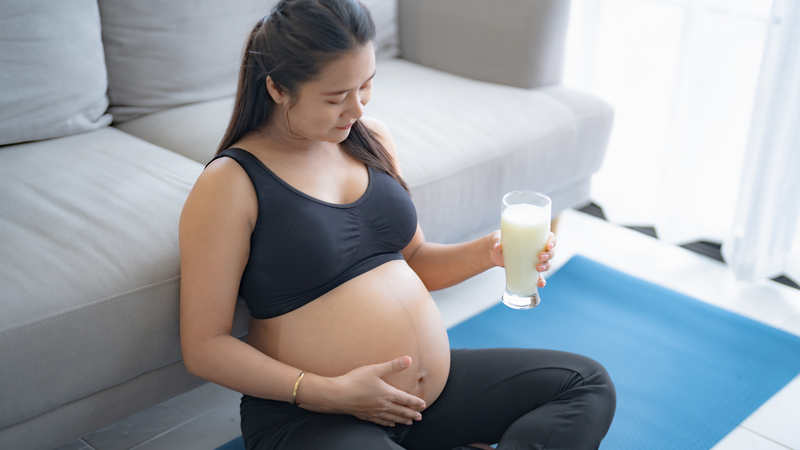 Giải đáp thắc mắc bà bầu 1 ngày nên uống bao nhiêu sữa tươi không đường