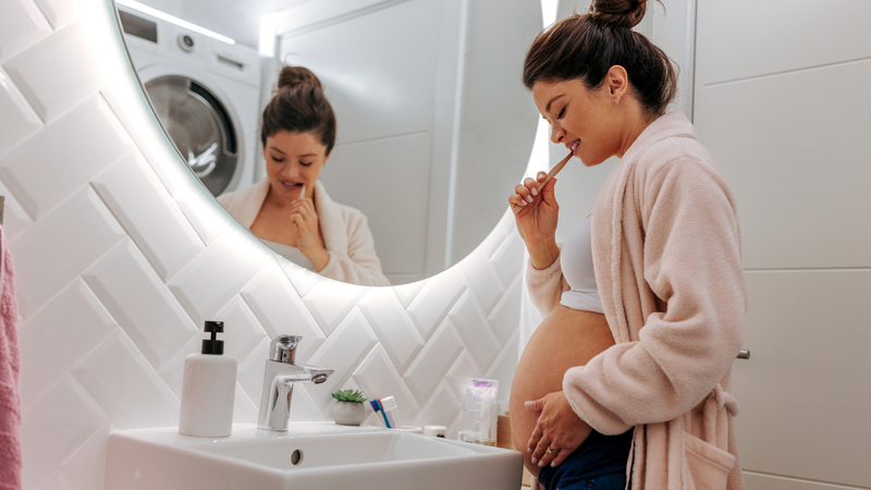 Chăm sóc răng miệng đúng cách hỗ trợ giảm chảy máu chân răng ở bà bầu