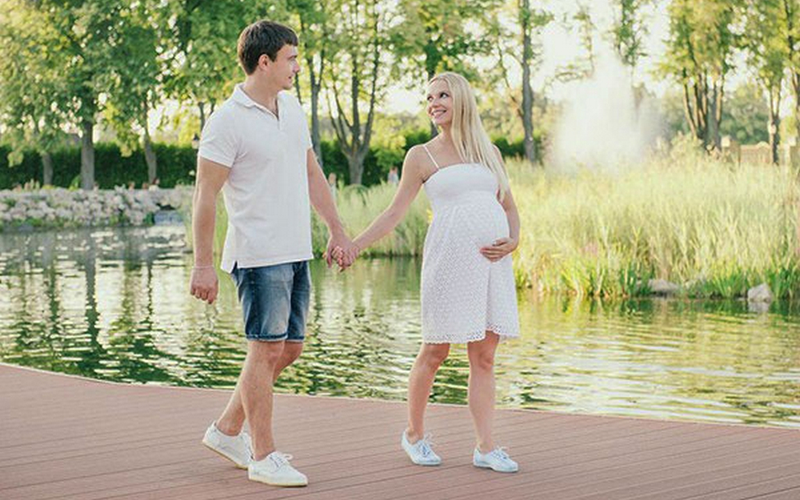 Bà bầu bị phù chân có nên đi bộ không? 2