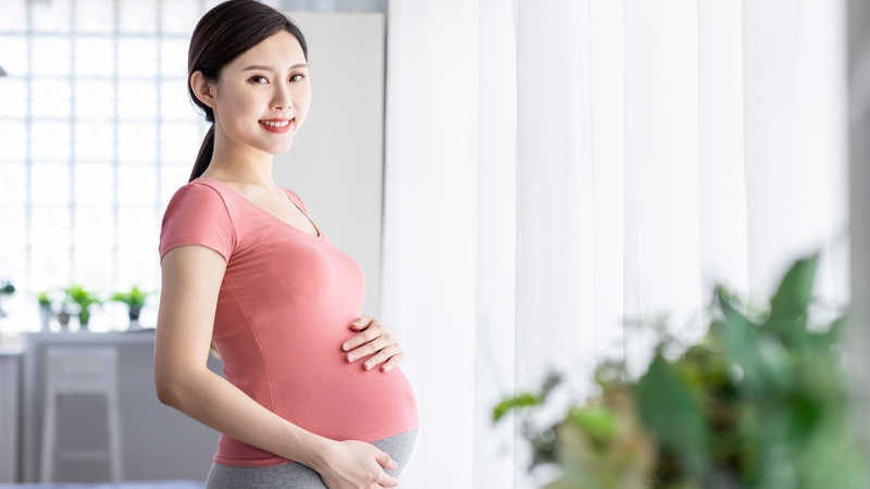Bà bầu bổ sung 800mcg axit folic được không? Bà bầu có thể bổ sung 800mcg axit folic mỗi ngày vì đây vẫn là mức được xem là an toàn trong nhiều trường hợp