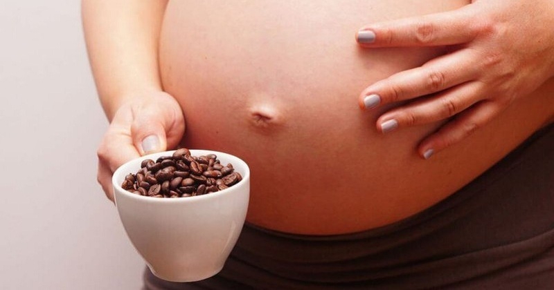 Bà bầu có nên tắm bã cà phê không?