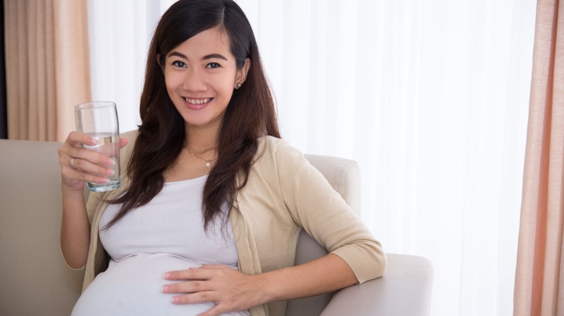 Bà bầu có uống được nước Pocari Sweat không? Tìm hiểu lợi ích và lưu ý 4