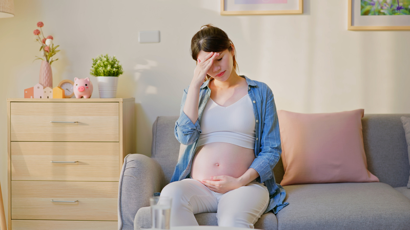 Mẹ bầu nên đi khám ngay nếu bị chóng mặt, choáng váng, mất thăng bằng sau khi hít mùi lạ