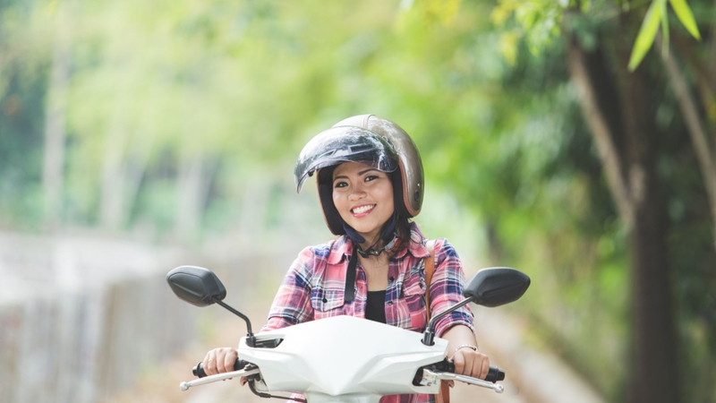 Bà bầu ngồi xe máy 1 bên hay 2 bên là câu hỏi thắc mắc của nhiều mẹ