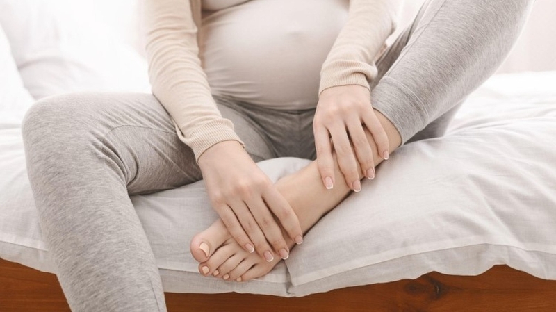 Bà bầu phù chân mấy lần thì sinh? Hiểu đúng về dấu hiệu phù chân vào cuối thai kỳ 1