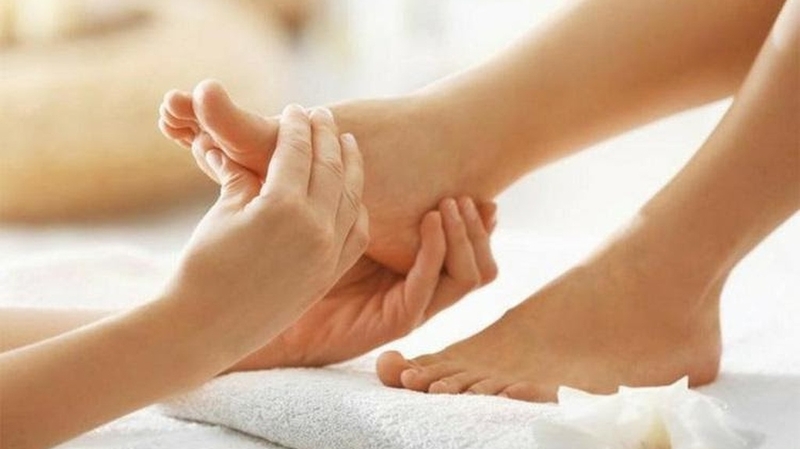 Bà bầu phù chân mấy lần thì sinh? Hiểu đúng về dấu hiệu phù chân vào cuối thai kỳ 4