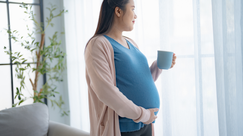 Bà bầu uống ít nước có sao không?