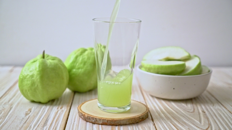 Bà bầu uống nước ép ổi được không? Giá trị dinh dưỡng và lợi ích tuyệt vời của trái ổi 3