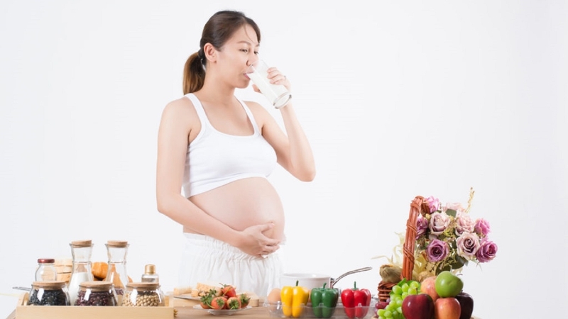 Bà bầu uống sữa tươi thay sữa bầu được không? 4