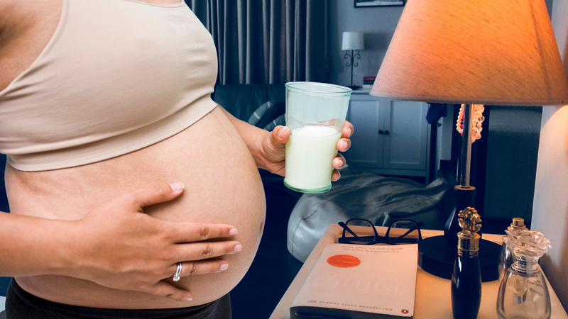 Bà bầu uống sữa vào ban đêm đúng cách có thể mang đến nhiều lợi ích