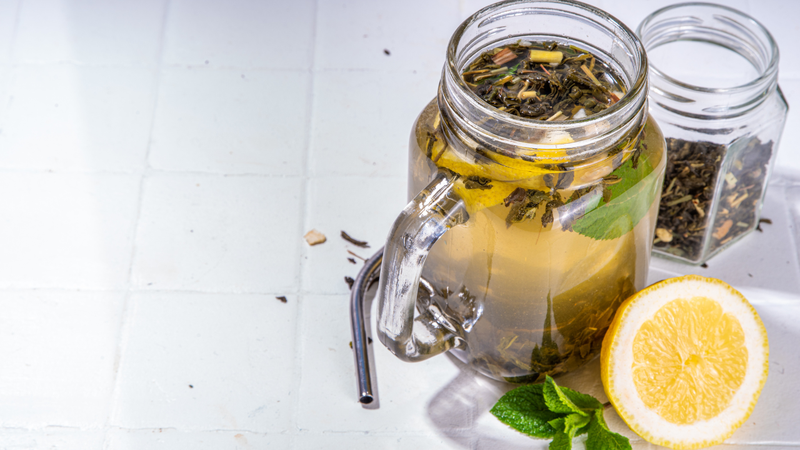 Không nên uống theo lời truyền miệng hoặc quảng cáo mà không biết rõ nguồn gốc và thành phần