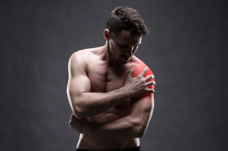 Bả vai đau nhức không giơ lên cao được có sao không 3