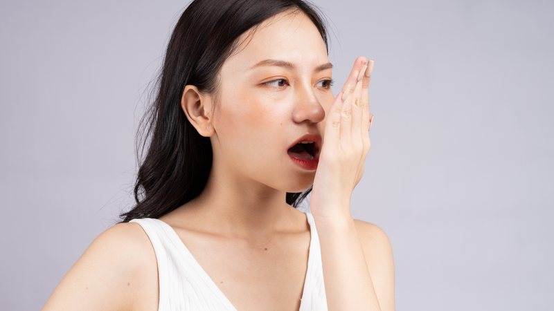 Cầu răng lỏng, đau nhức hoặc viêm nướu là những dấu hiệu cần kiểm tra