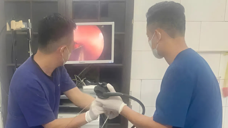 Bác sĩ chỉ định nội soi thực quản - dạ dày vì nghi dị vật đường tiêu hóa trên