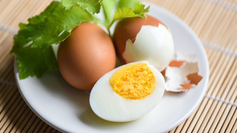 Trứng là nguồn protein chất lượng cao, có giá thành hợp lý và cung cấp các axit amin thiết yếu cho cơ thể