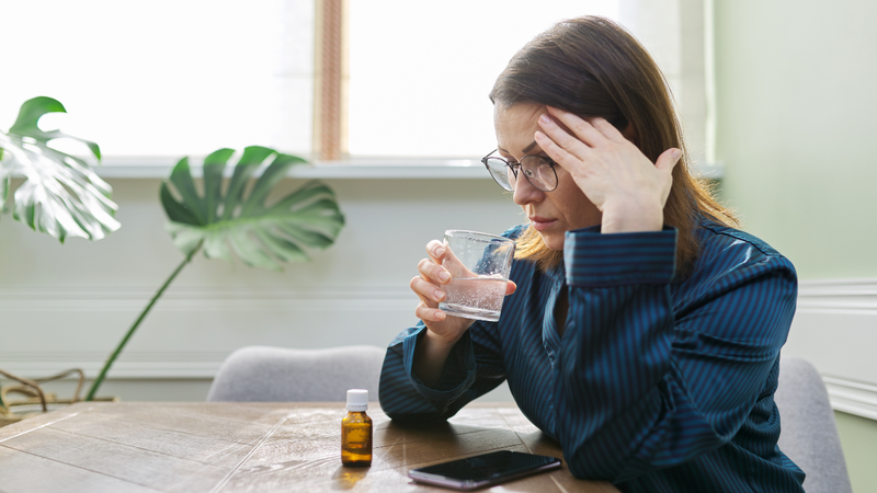 Người gặp rối loạn lo âu hoặc căng thẳng kéo dài có thể được chỉ định sử dụng thuốc an thần