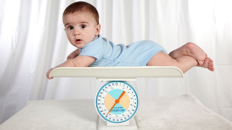 Bách phân vị cân nặng theo tuổi giúp xác định cân nặng của trẻ đang ở vị trí nào so với nhóm tham chiếu cùng độ tuổi và giới tính