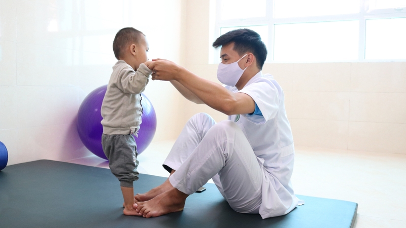 Bại não thể co cứng: Triệu chứng, chuẩn đoán và phương pháp điều trị 4