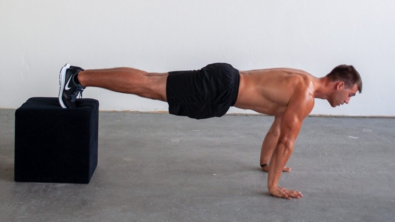 Bài tập Decline Push Up phát triển ngực trên hiệu quả 4