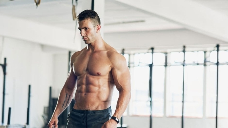 bai-tap-hanging-leg-raise-treo-nguoi-nang-chan-tap-bung 1.jpg