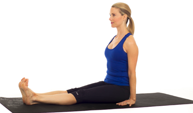 Giữ thân trên tạo thành đường thẳng vuông góc với sàn