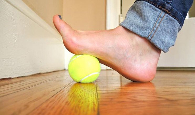 Bài tập phục hồi giãn dây chằng cổ chân