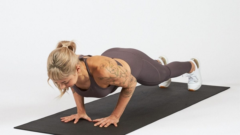 Bài tập tay sau tại nhà dễ thực hiện tay thon gọn nhanh chóng 1