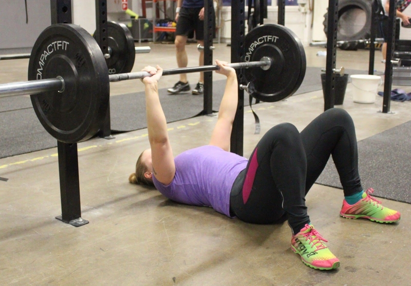 Những bài tập tay trước cho nữ tại phòng gym 4