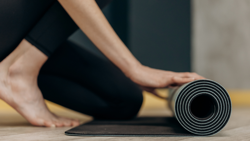 bai-tap-yoga-cho-nguoi-thoai-hoa-khop-loi-ich-suc-khoe-va-nhung-luu-y-quan-trong