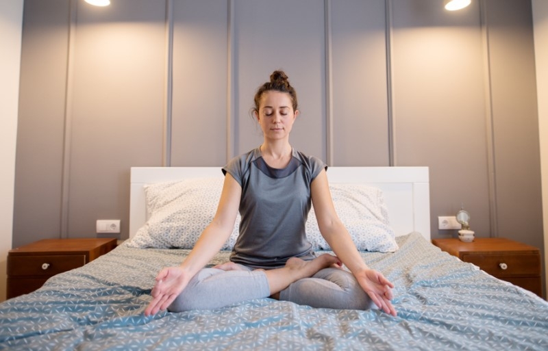 Thực hiện yoga trước khi đi ngủ không chỉ giúp bạn có những giấc ngủ ngon hơn mà còn đem đến nhiều lợi ích cho sức khỏe