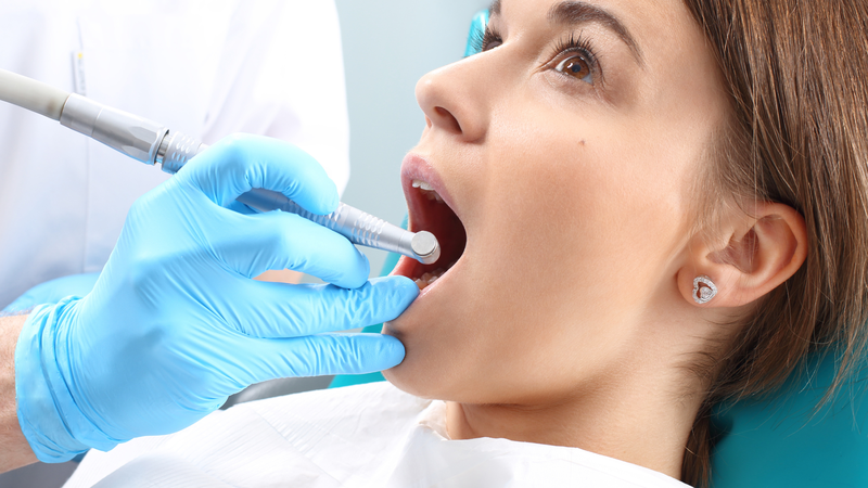 Điều trị tủy giúp bảo tồn răng thật và loại bỏ nhiễm trùng