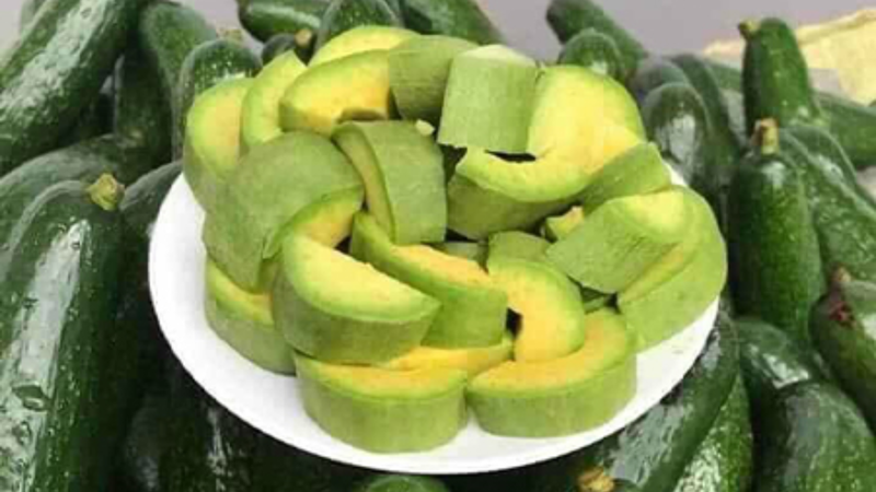 Bơ 034 là loại trái cây giàu dinh dưỡng, nổi bật với chất béo tốt, chất xơ, vitamin và khoáng chất
