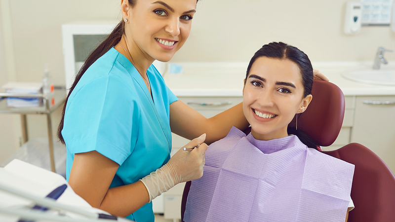 Cằm lẹm niềng răng có được không? Việc thăm khám với nha sĩ là bước quan trọng đầu tiên