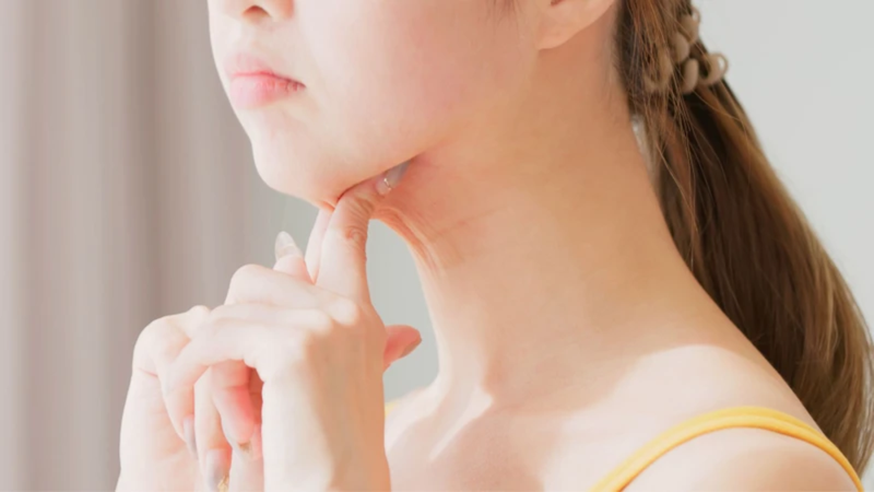 Cằm lẹm có thể cải thiện bằng nhiều phương pháp, tùy vào nguyên nhân và mức độ