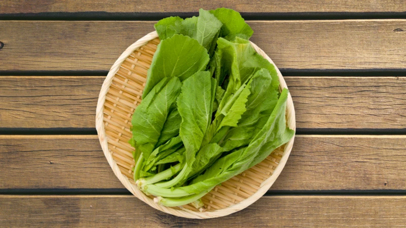 Cháo cá lóc nấu với rau gì? Rau cải xanh là loại rau thường được kết hợp với cháo cá lóc