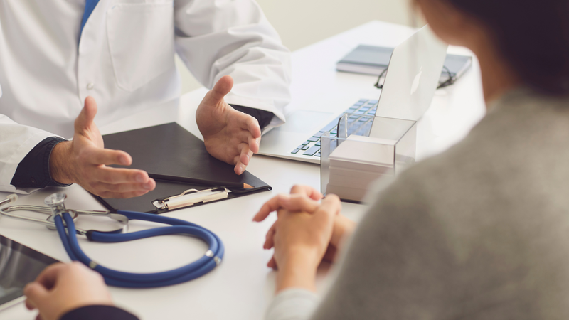 Thăm khám bác sĩ chuyên khoa để được chẩn đoán và tư vấn phương pháp điều trị phù hợp