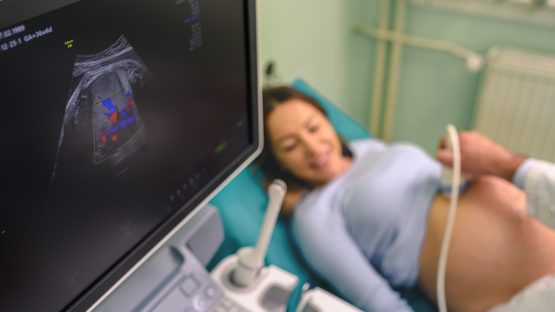 Siêu âm định kỳ giúp theo dõi tình trạng dư ối và đánh giá sức khỏe thai nhi