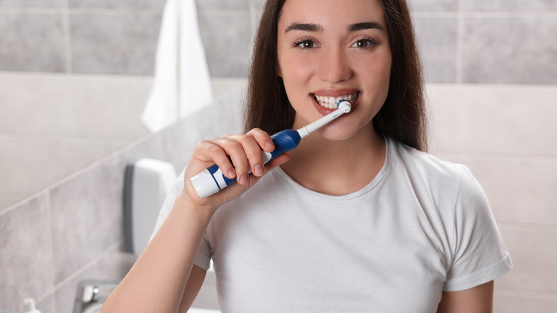 Sau nhổ răng, cần giữ vết thương sạch và tránh tác động mạnh vào vùng nhổ