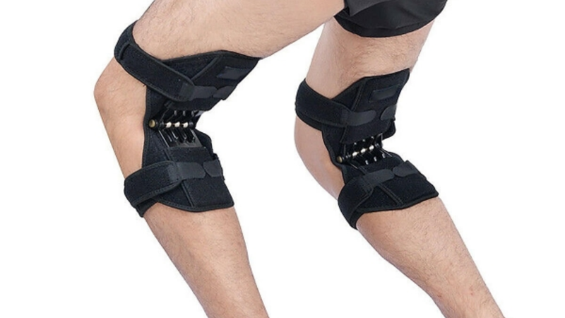 Nên đeo khung trợ lực khớp gối đúng cách, vừa vặn và theo hướng dẫn của bác sĩ