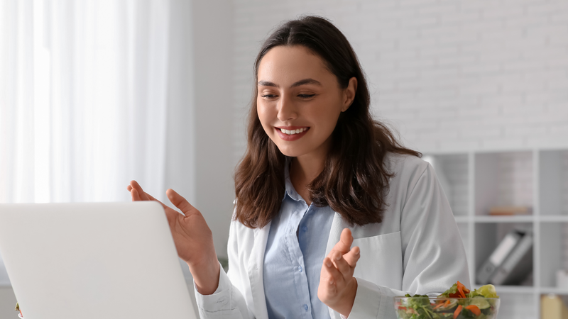Người nhạy cảm với caffeine nên tham khảo ý kiến bác sĩ về lượng matcha phù hợp