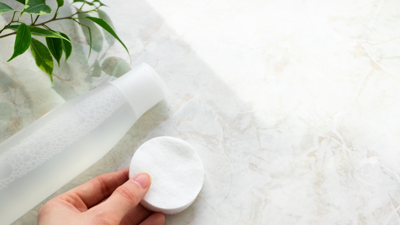 Thực hiện 5 bước đắp bông thấm lotion đúng cách giúp da mềm mại và đủ ẩm hơn