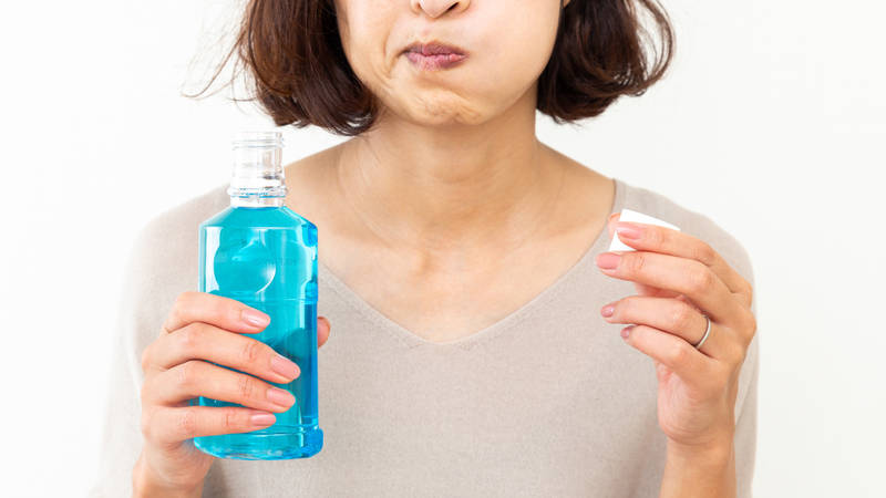 Vệ sinh răng miệng đúng cách là bước đầu tiên để cải thiện tình trạng