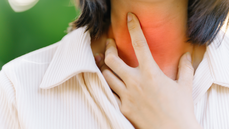 Nhổ răng khôn xong nuốt nước bọt đau có thể do sưng viêm lan rộng sau khi nhổ răng