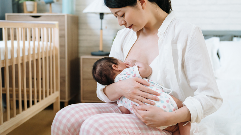 Dính thắng lưỡi có thể gây khó khăn cho việc bú mẹ
