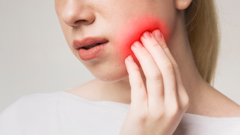 Đau nhức là dấu hiệu cảnh báo cần đi khám nha khoa ngay