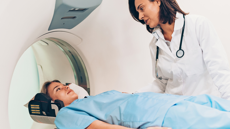 Răng sứ Titan có chụp MRI được không? Chụp MRI là phương pháp chẩn đoán hình ảnh an toàn cho người có răng sứ Titan
